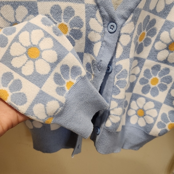 Stella Tweed Y2K Daisy Print V neck button Down Crop sweater size M - Picture 4 of 10